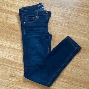 AE size 6 dark wash skinny leg jeans